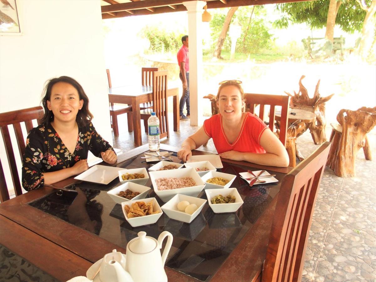 Hotel Grand Halabana Weerawila Bagian luar foto