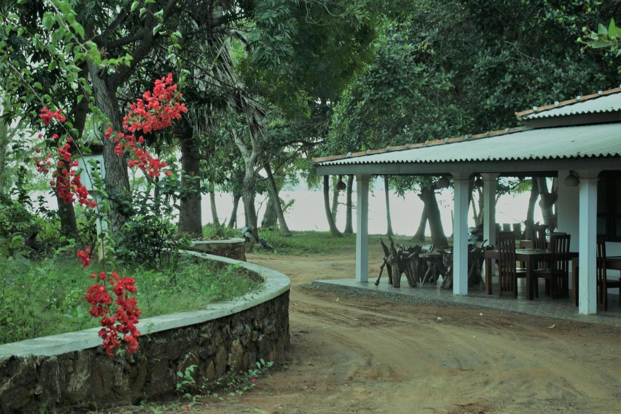 Hotel Grand Halabana Weerawila Bagian luar foto